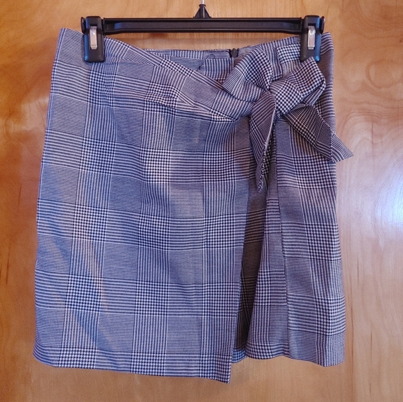 Black and white patterned skirts, multiple (3) - Picture 3 of 4